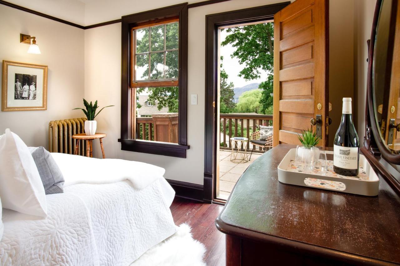 Naramata Inn Екстериор снимка