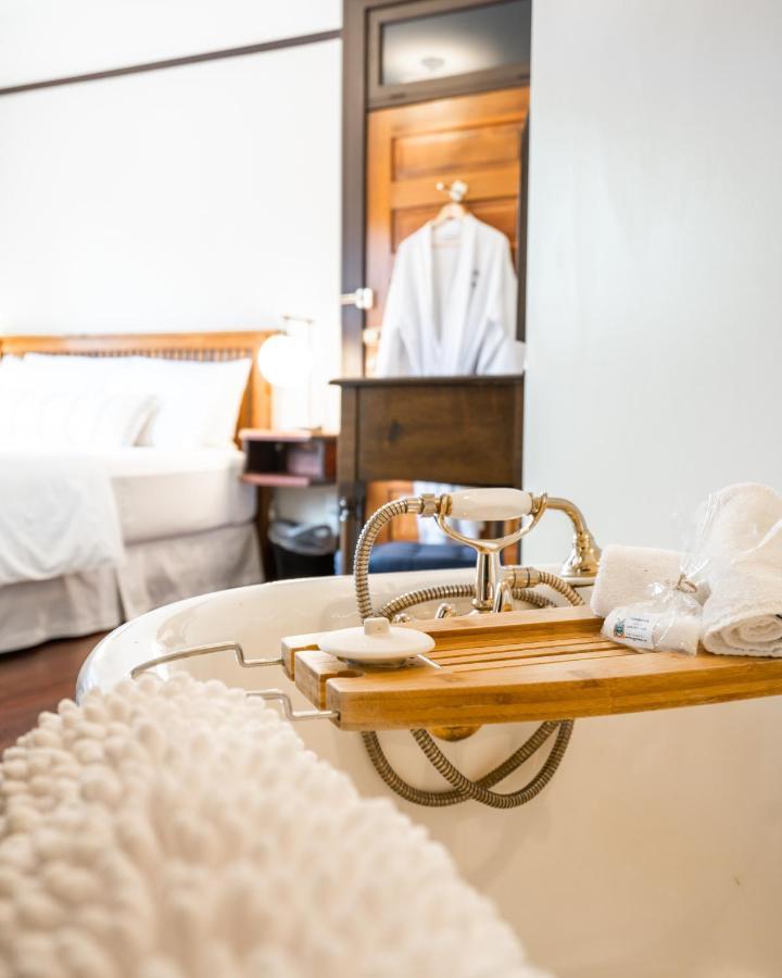 Naramata Inn Екстериор снимка
