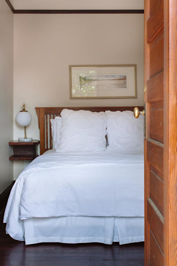 Naramata Inn Екстериор снимка