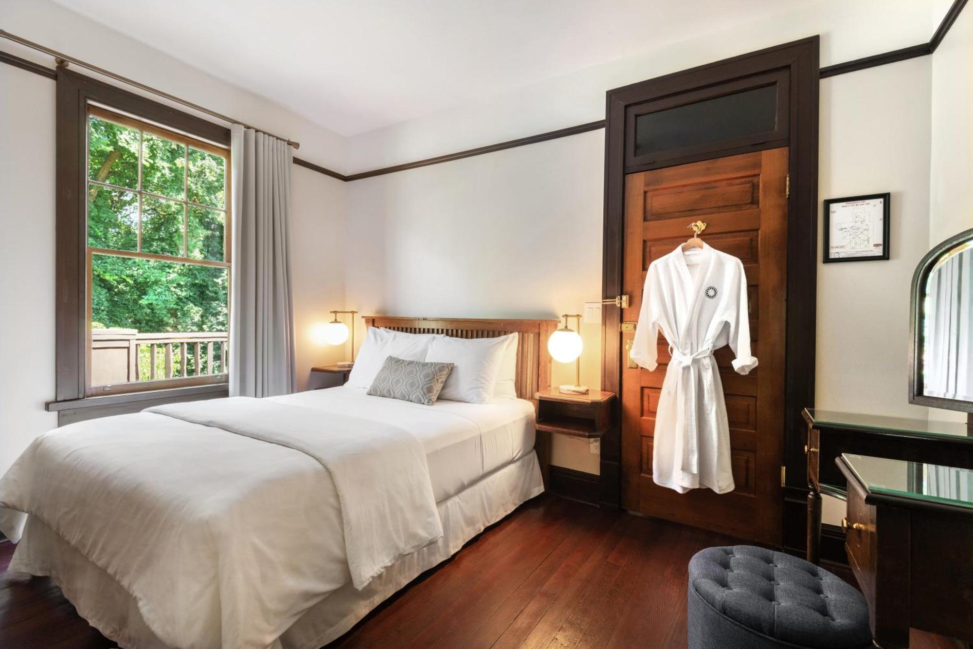 Naramata Inn Екстериор снимка